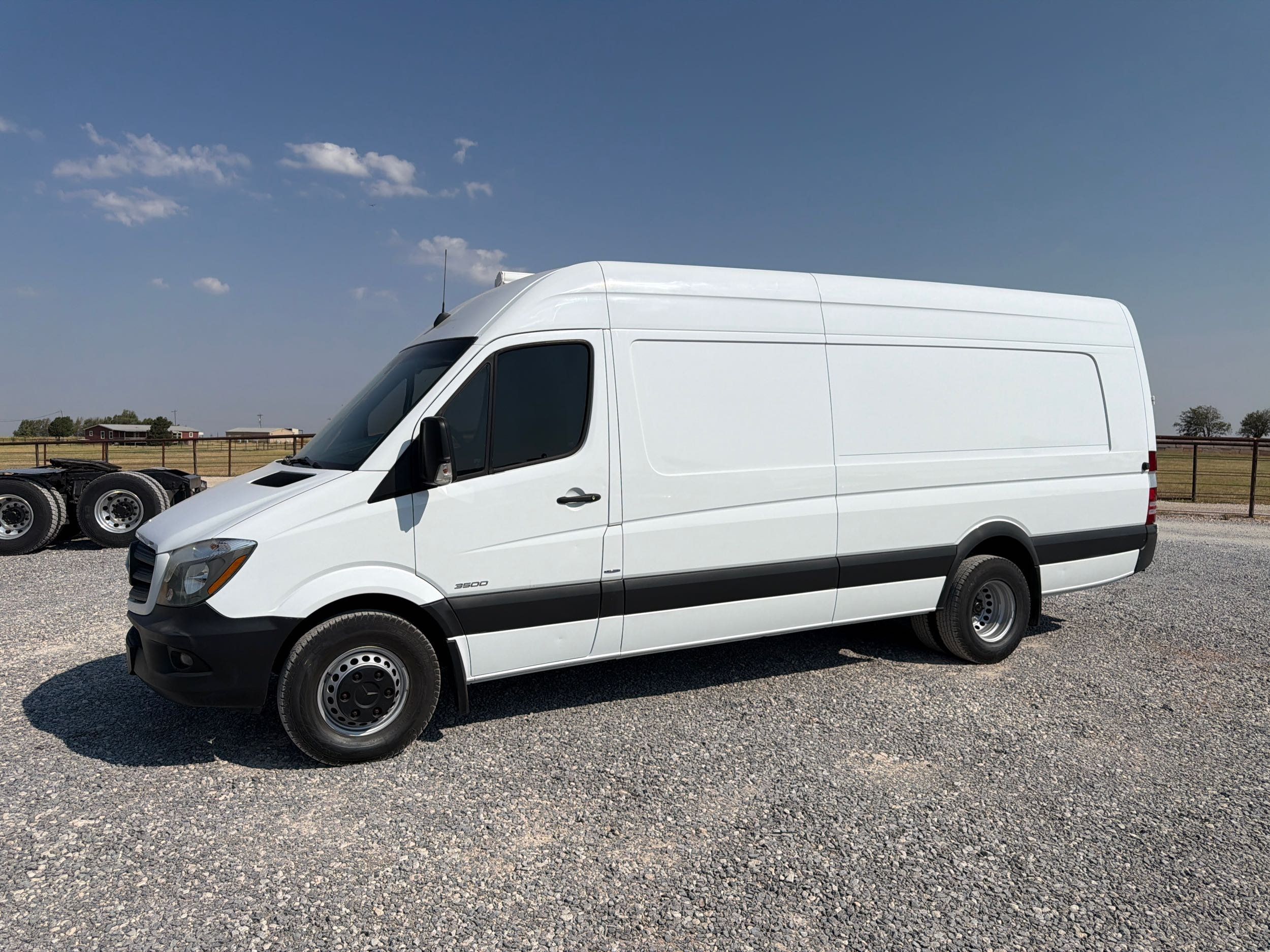 mercedes-benz sprinter cargo van 2015 WD3PF4CC1FP166905 image mercedes-benz sprinter cargo van 2015 WD3PF4CC1FP166905 image